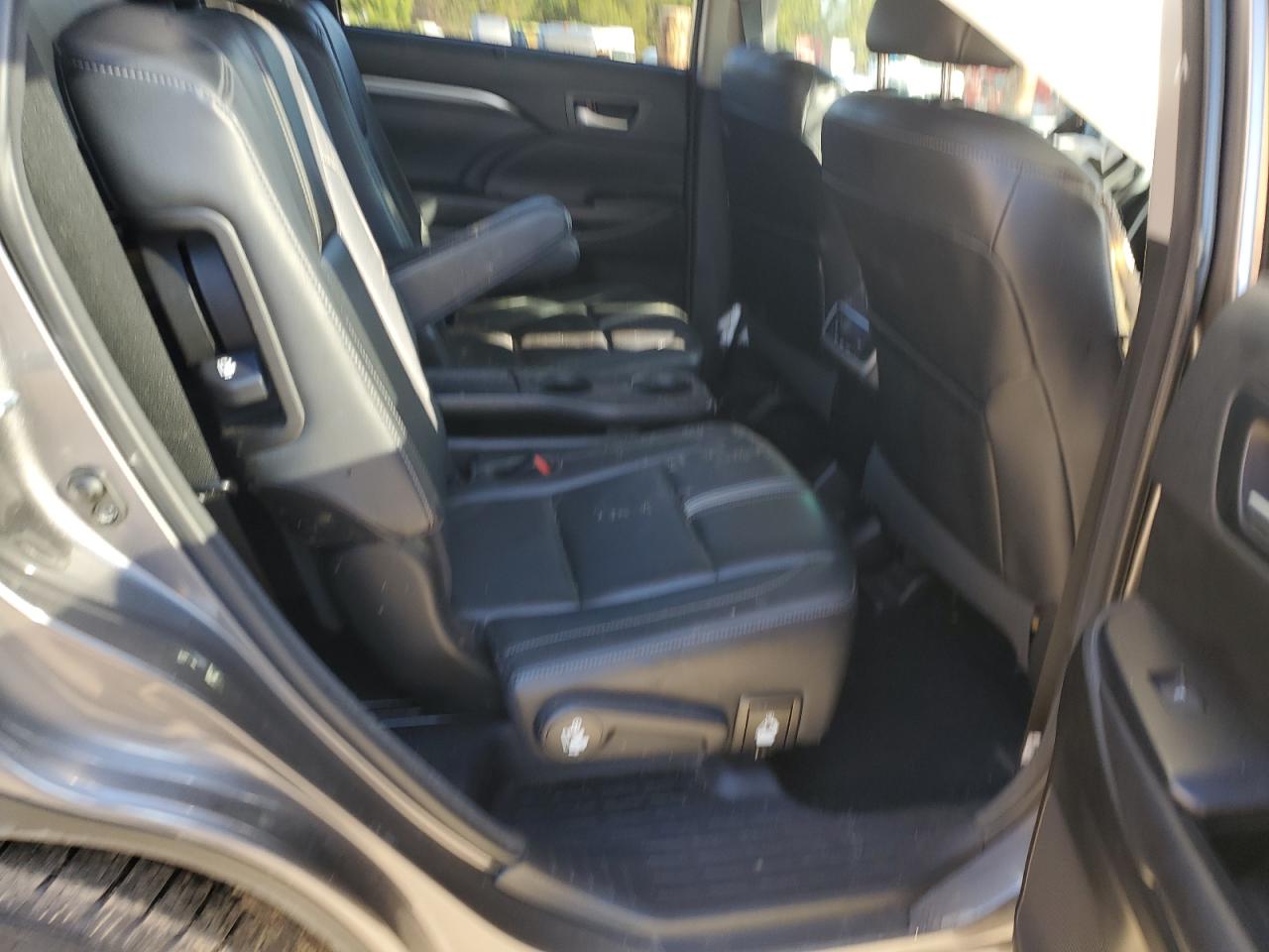 2018 Toyota Highlander Se VIN: 5TDJZRFHXJS850390 Lot: 82162894