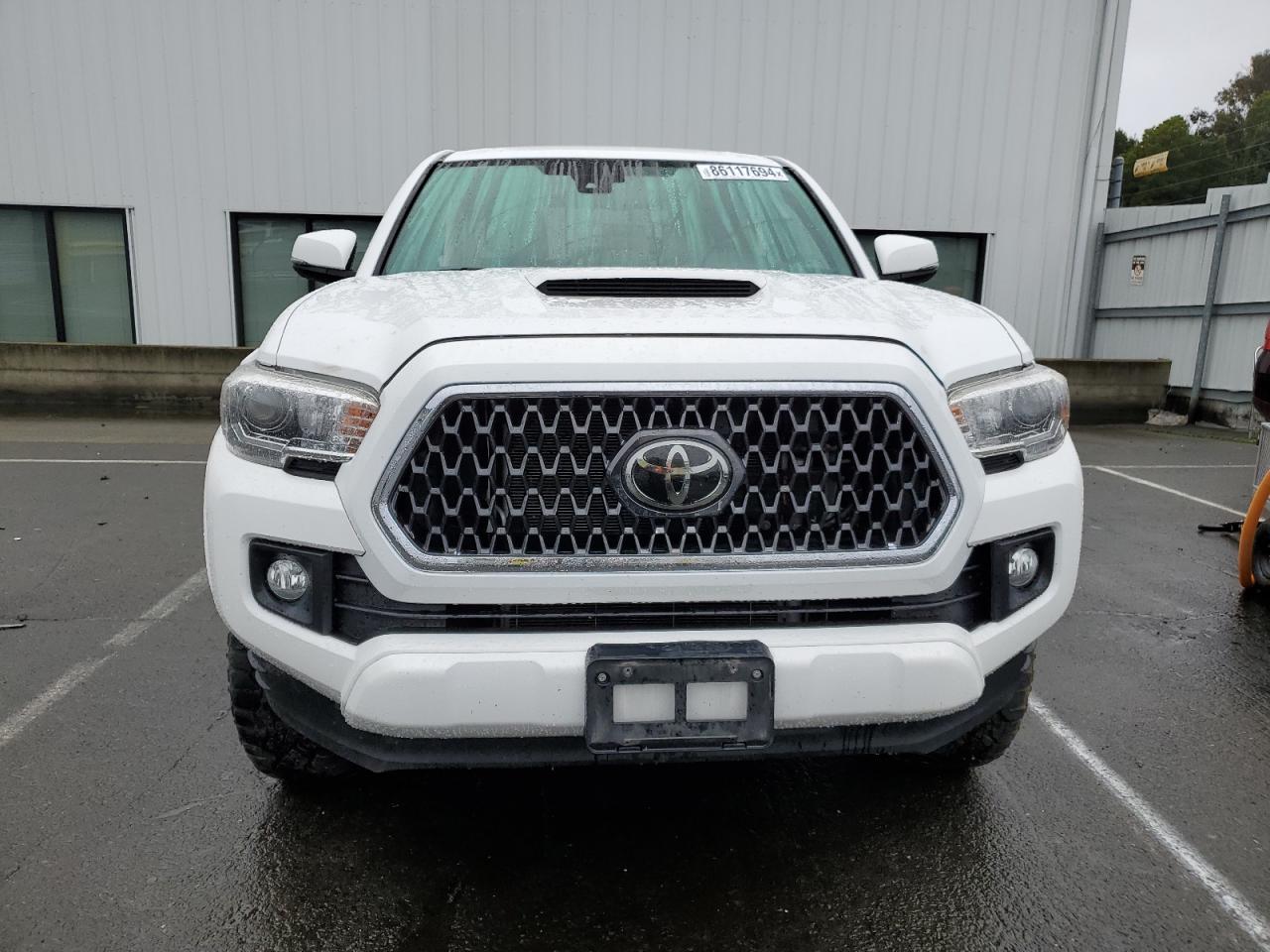 2018 Toyota Tacoma - Image 5