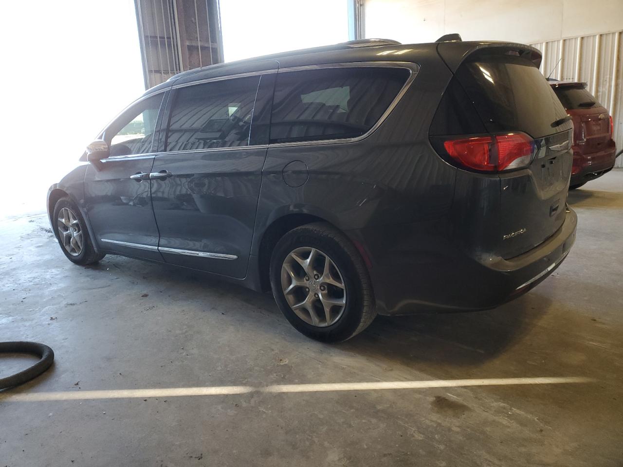 2018 Chrysler Pacifica - Image 2