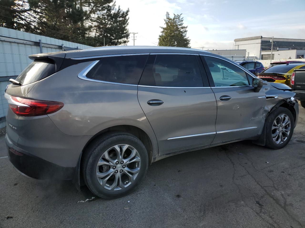 VIN 5GAERDKW1JJ144335 2018 BUICK ENCLAVE no.3