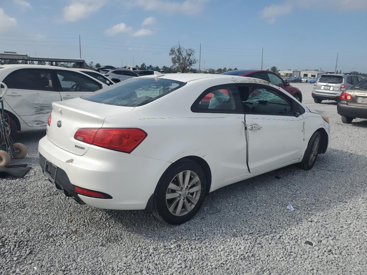 VIN KNAFX6A86E5240867 2014 KIA FORTE no.3