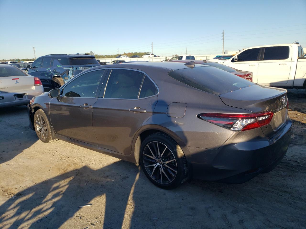 4T1F11AK7MU449067 2021 TOYOTA CAMRY - Image 2