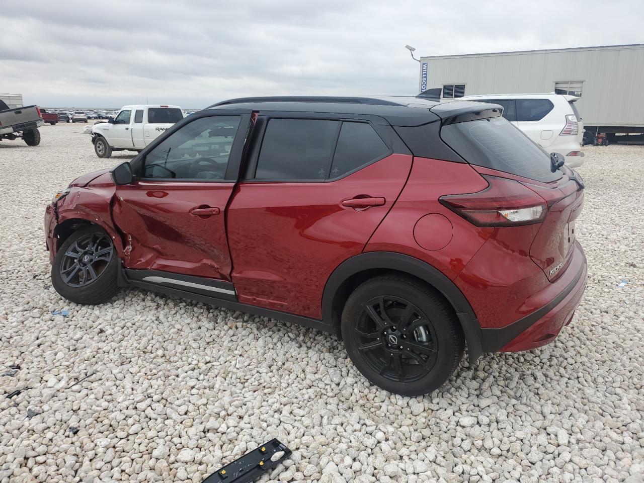 VIN 3N1CP5DV0PL569894 2023 NISSAN KICKS no.2