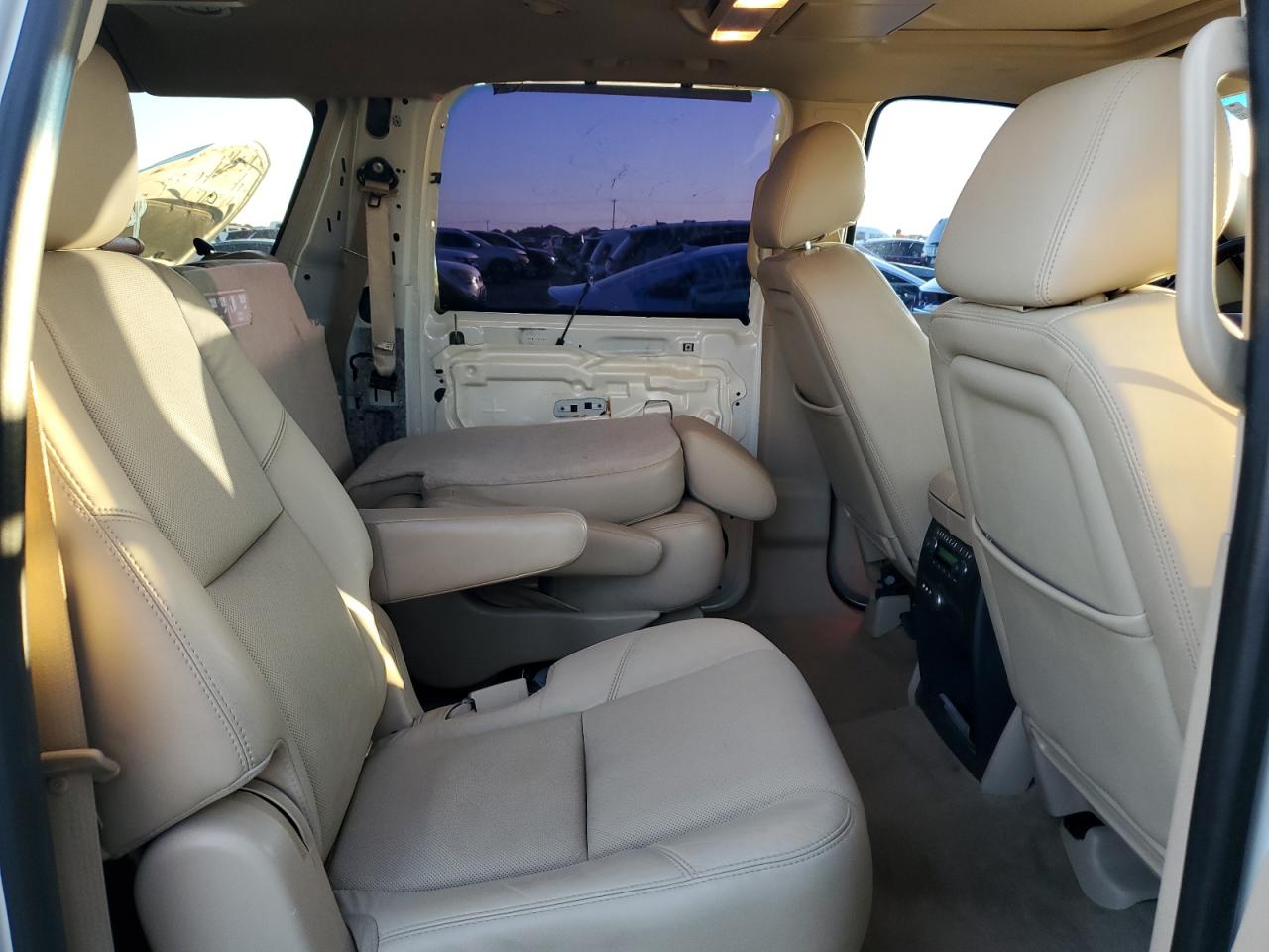 2014 Cadillac Escalade - Image 11