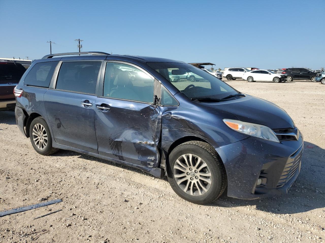 2019 Toyota Sienna - Image 4