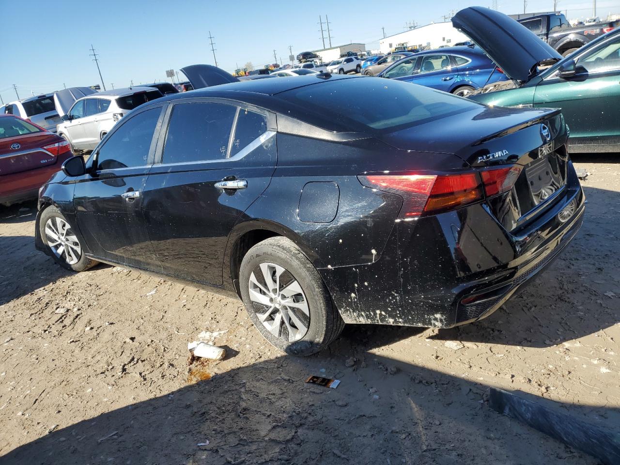 2020 Nissan Altima - Image 2