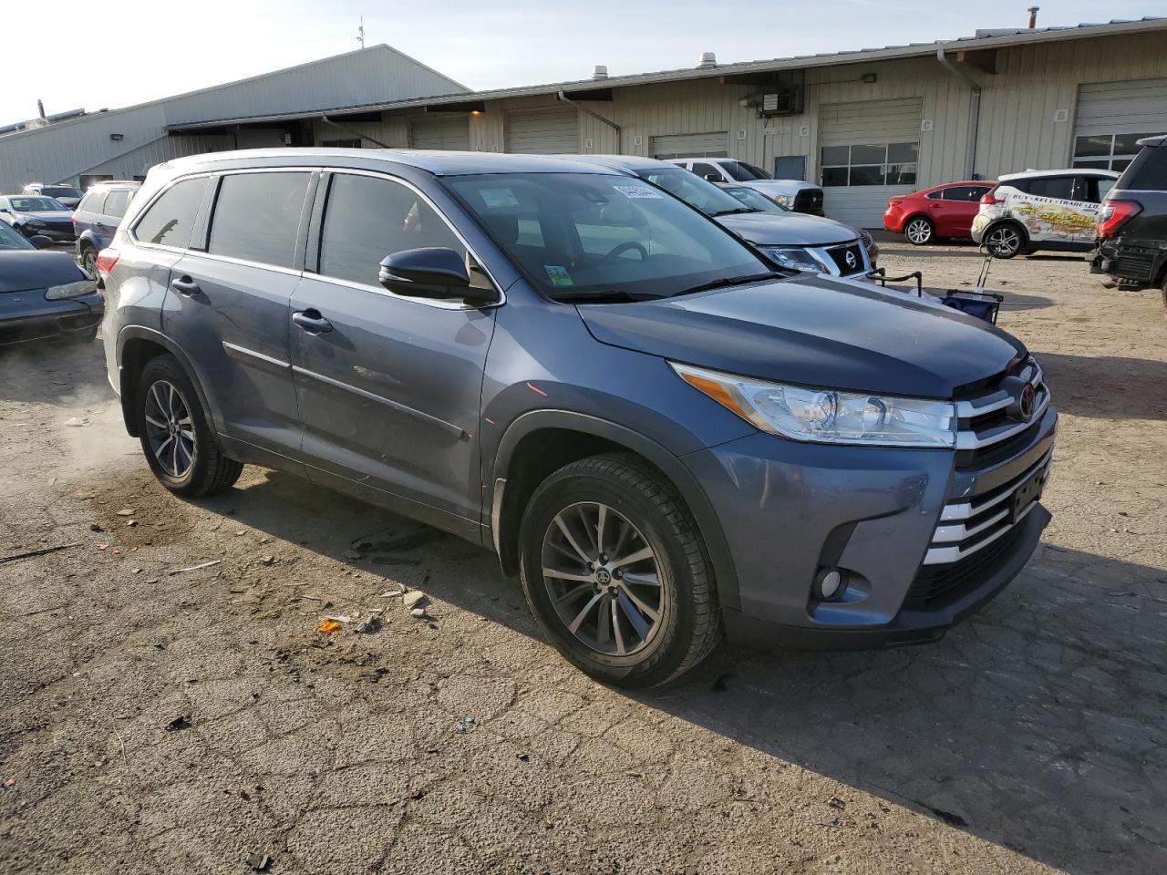 2017 Toyota Highlander - Image 4
