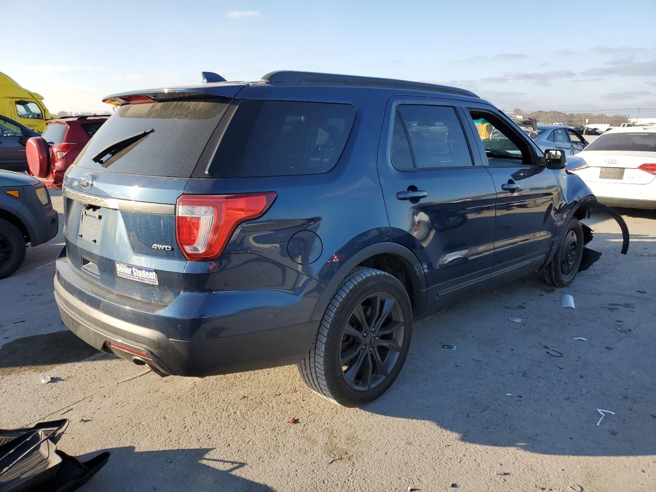 VIN 1FM5K8D82HGA06038 2017 FORD EXPLORER no.3