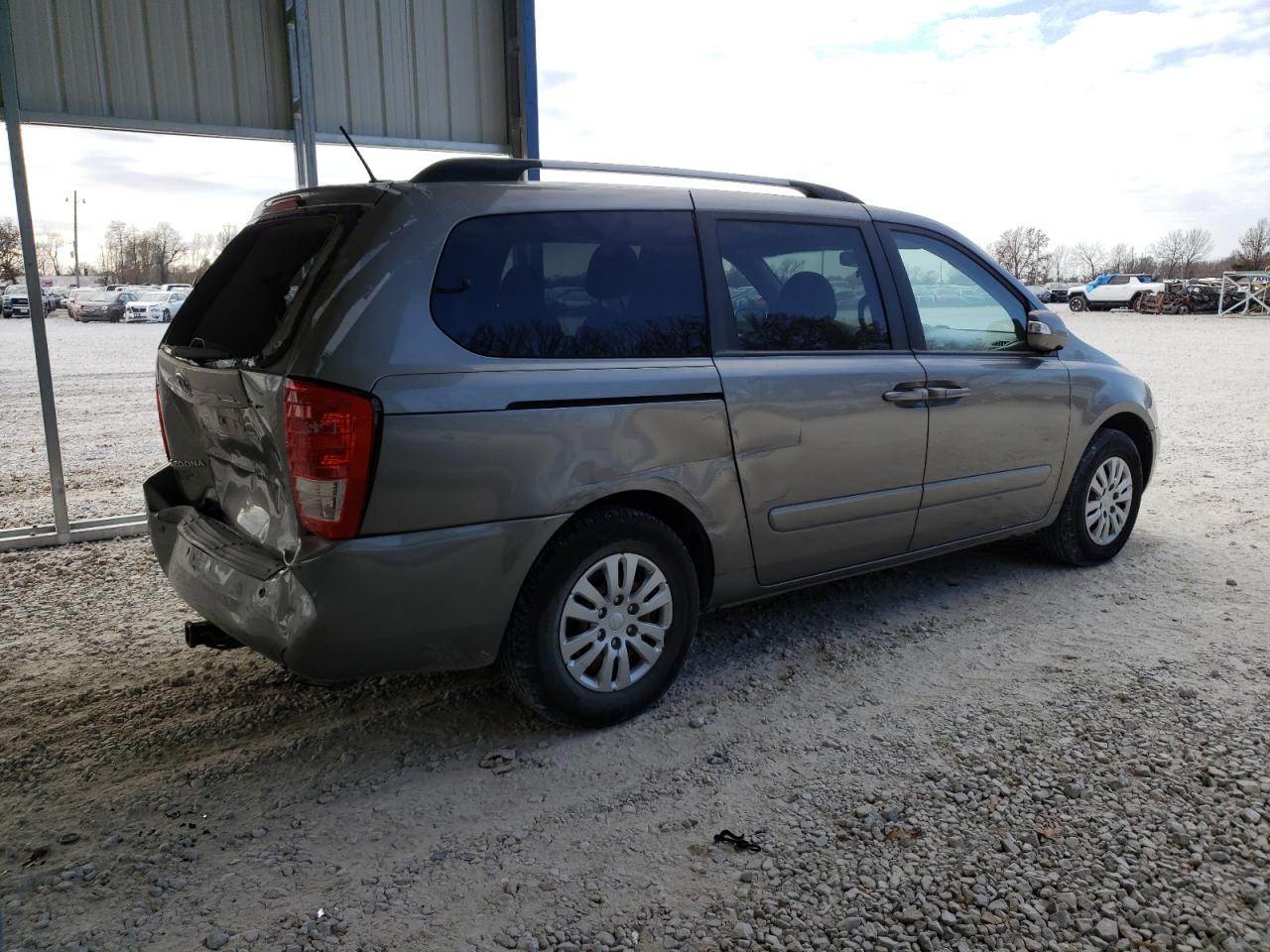 2011 Kia Sedona - Image 3