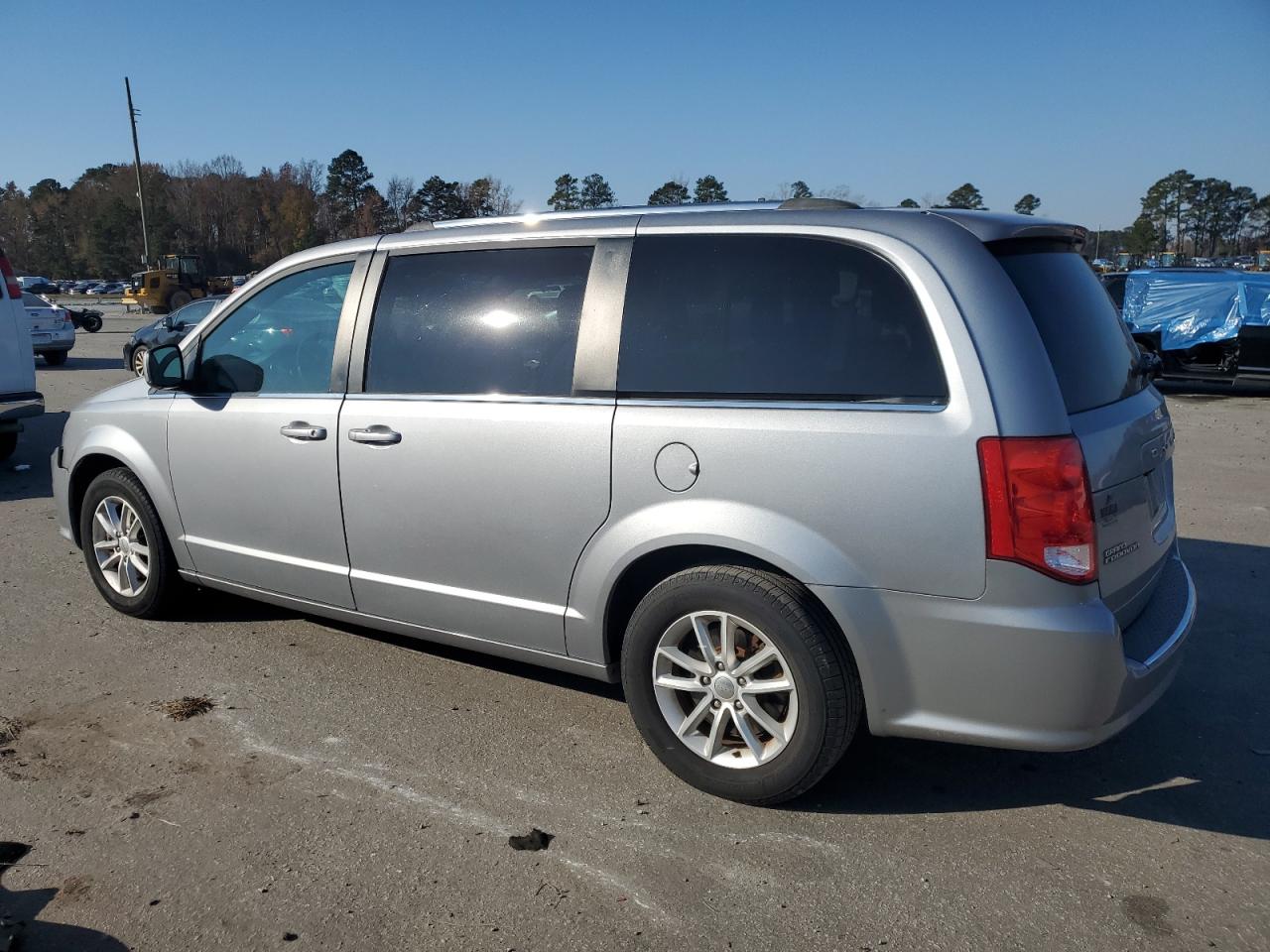 2019 Dodge Caravan - Image 2