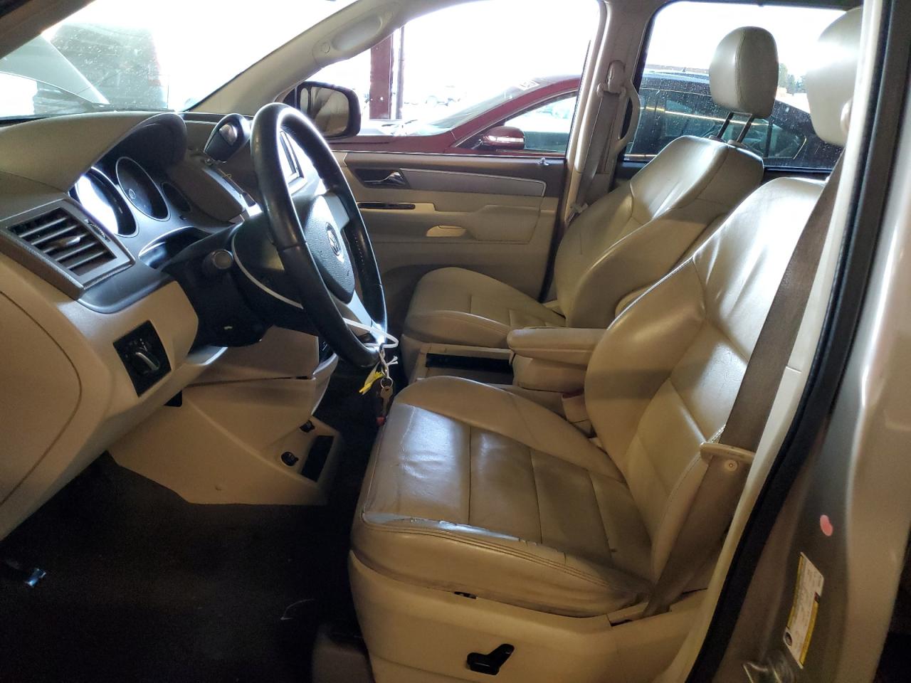 2009 Volkswagen Routan - Image 7