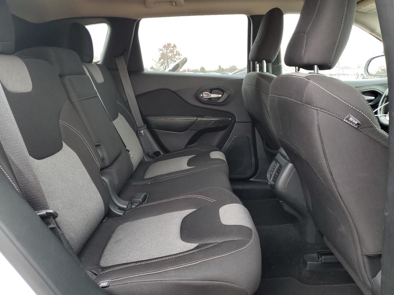 2014 Jeep Grand Cherokee - Image 11