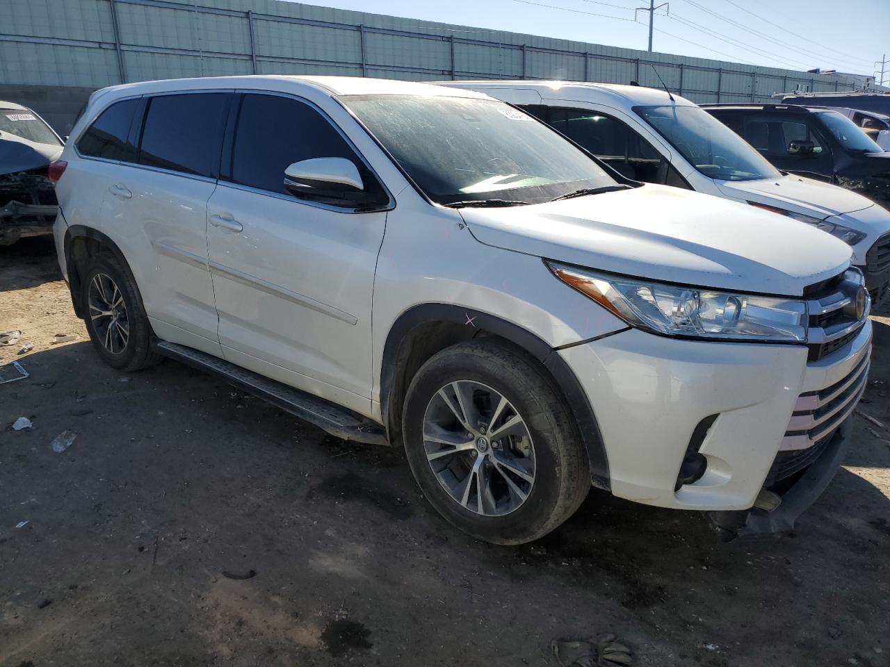 2017 Toyota Highlander - Image 4