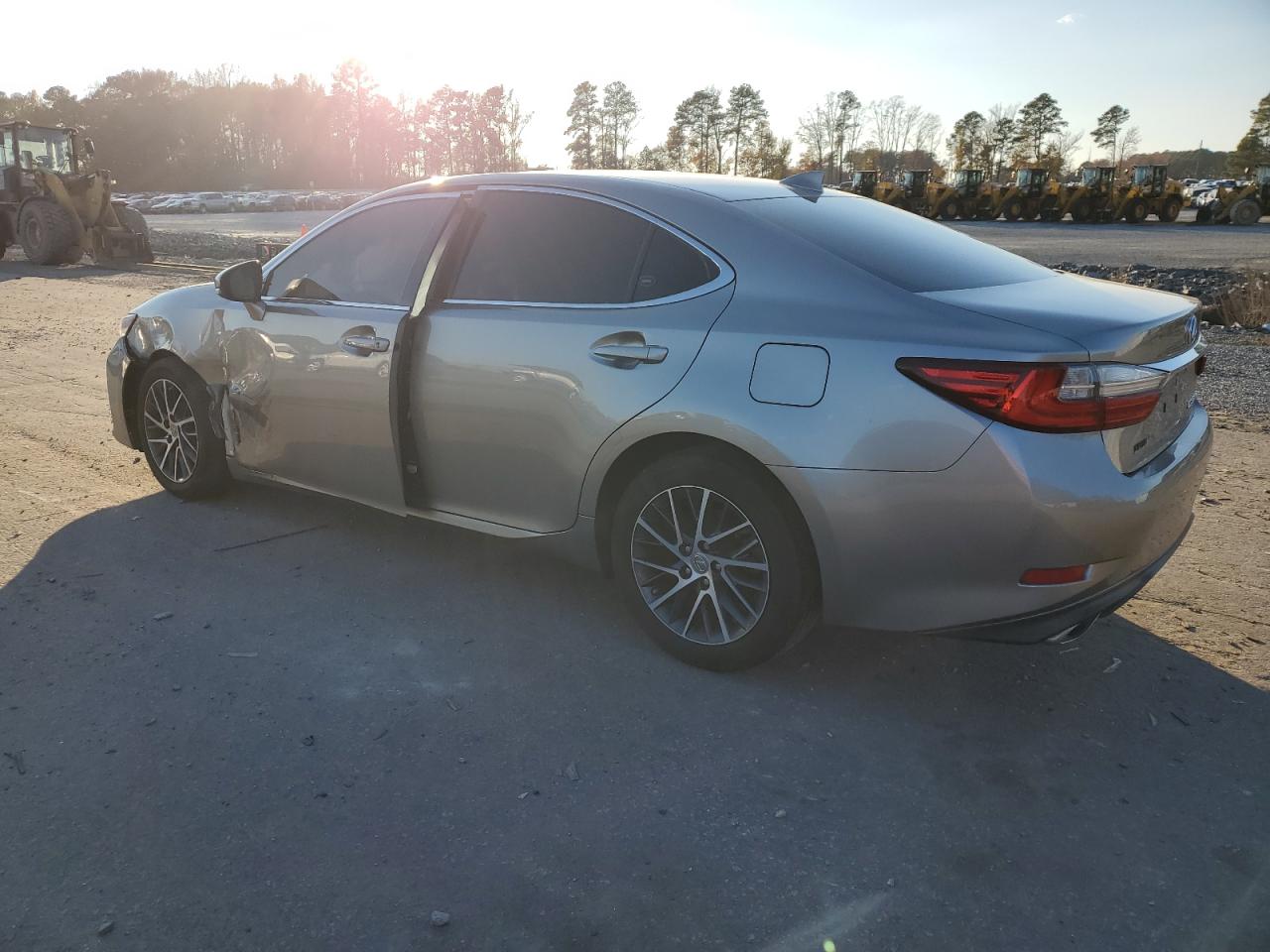 2016 Lexus ES - Image 2