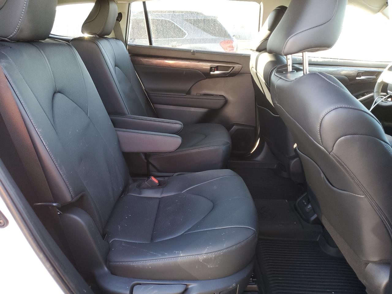2024 Toyota Highlander - Image 11