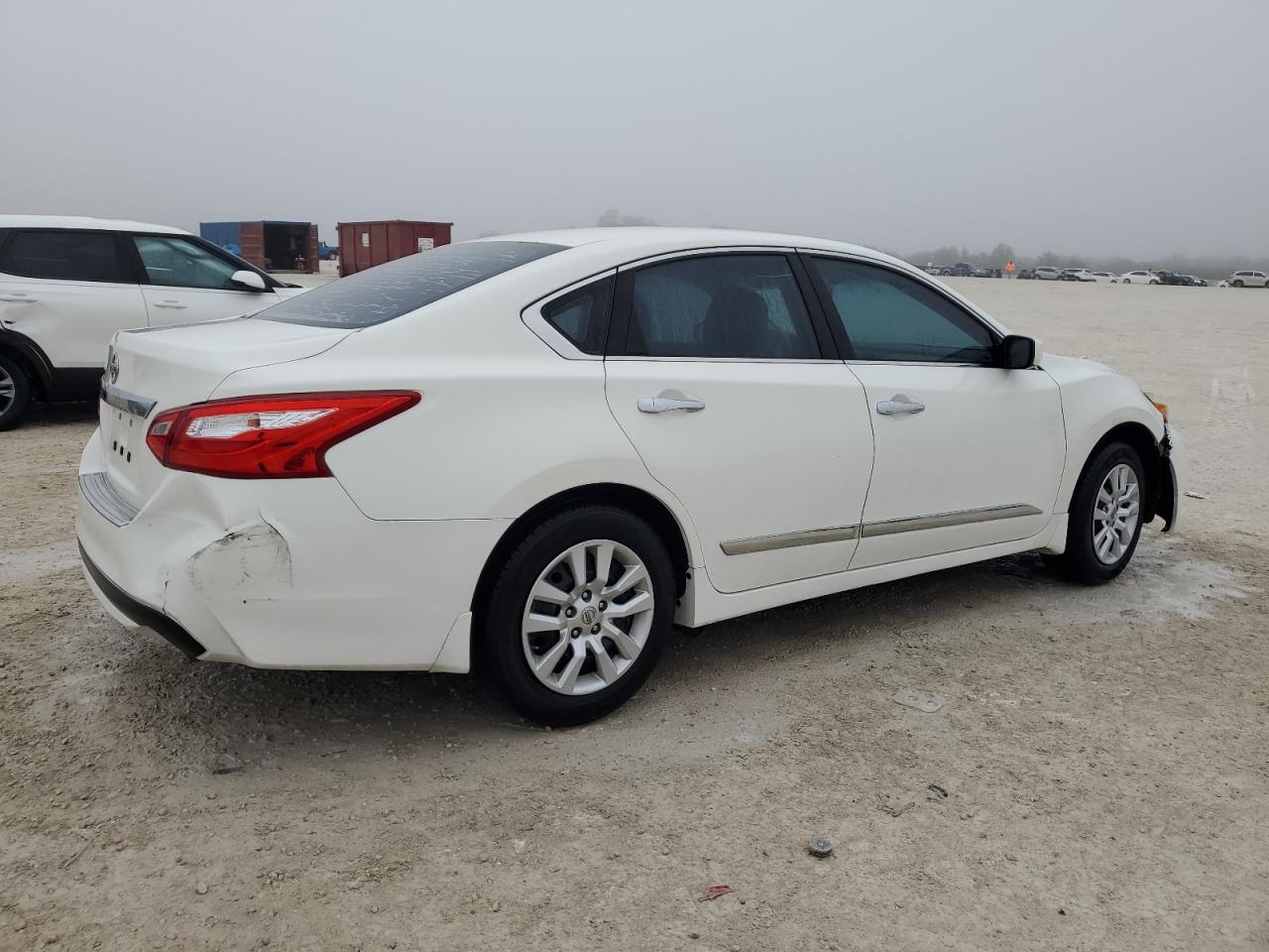 2016 Nissan Altima - Image 3