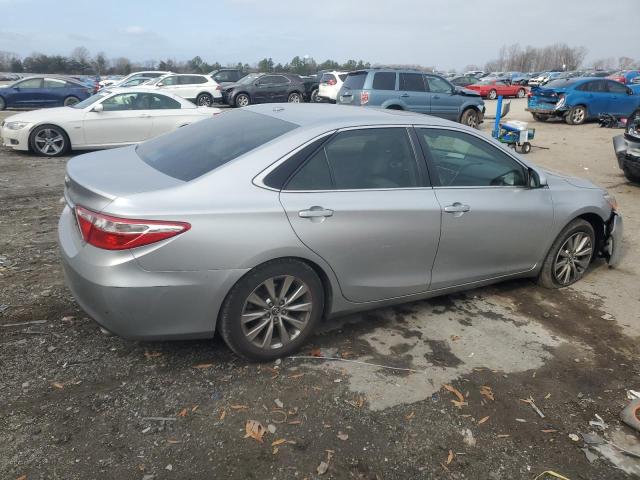 Седани TOYOTA CAMRY 2016 Сріблястий