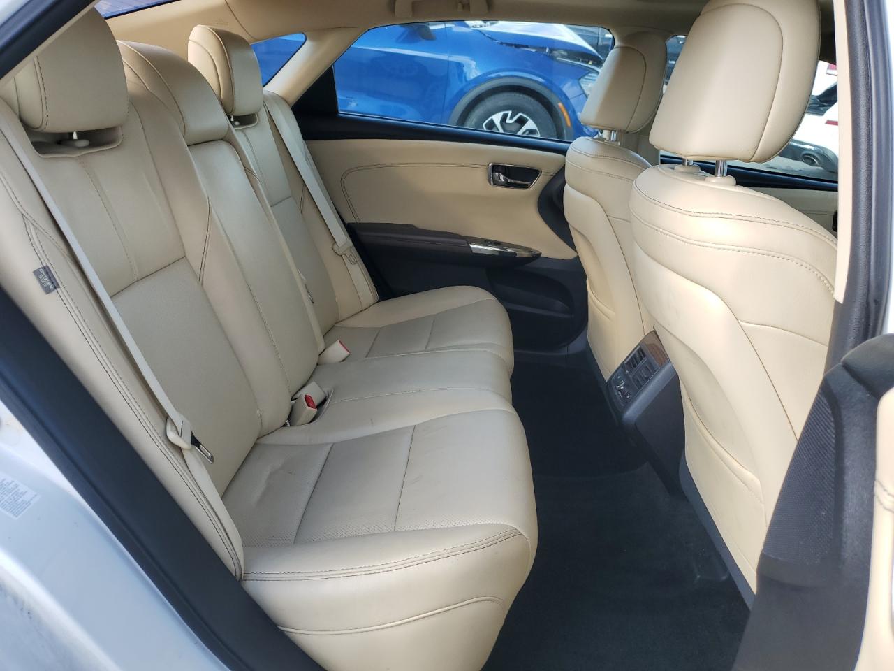 2013 Toyota Avalon - Image 10