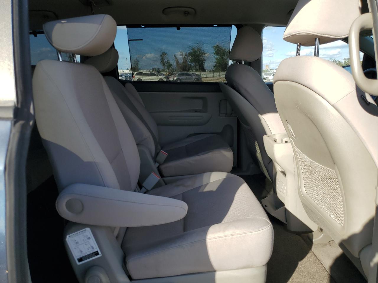 2016 Kia Sedona - Image 11