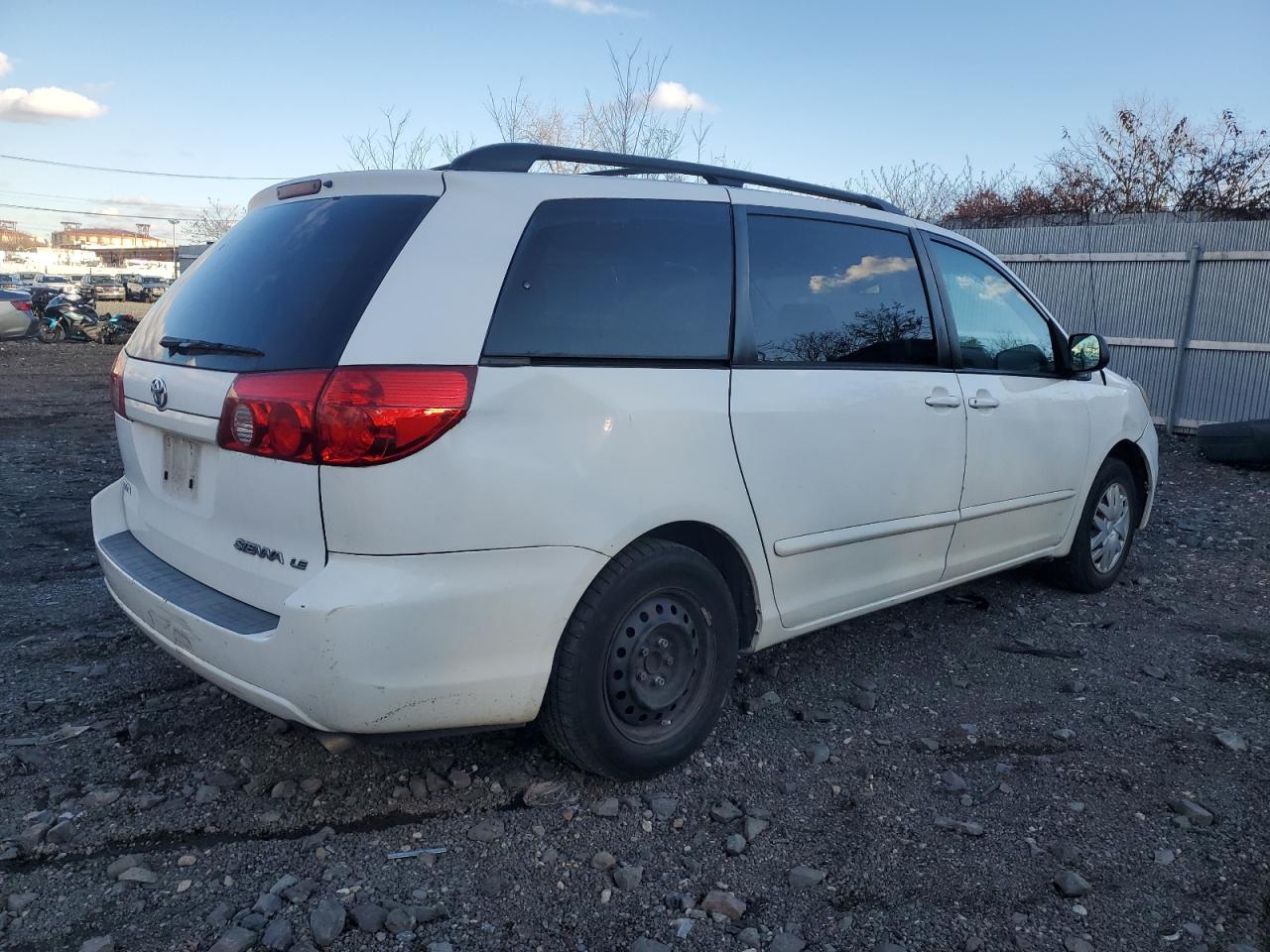 2007 Toyota Sienna - Image 3