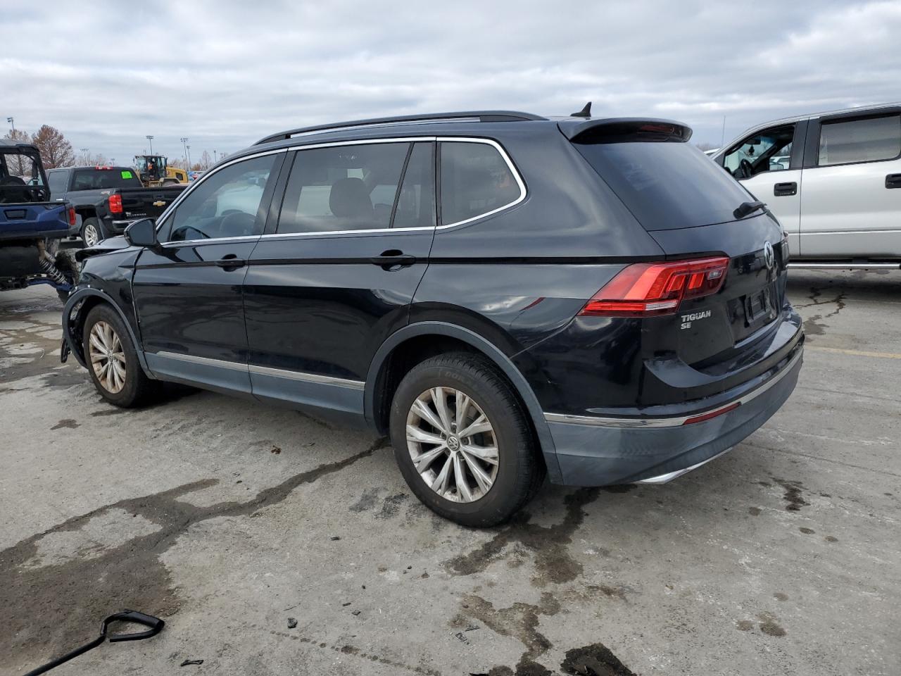 2018 Volkswagen Tiguan - Image 2