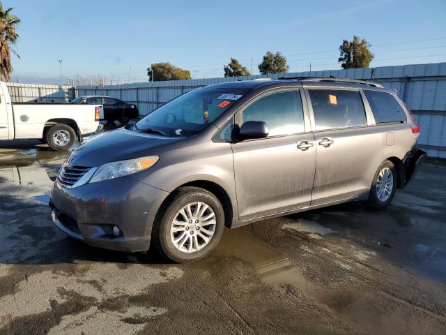 2012 Toyota Sienna Xle للبيع في Martinez، CA - All Over