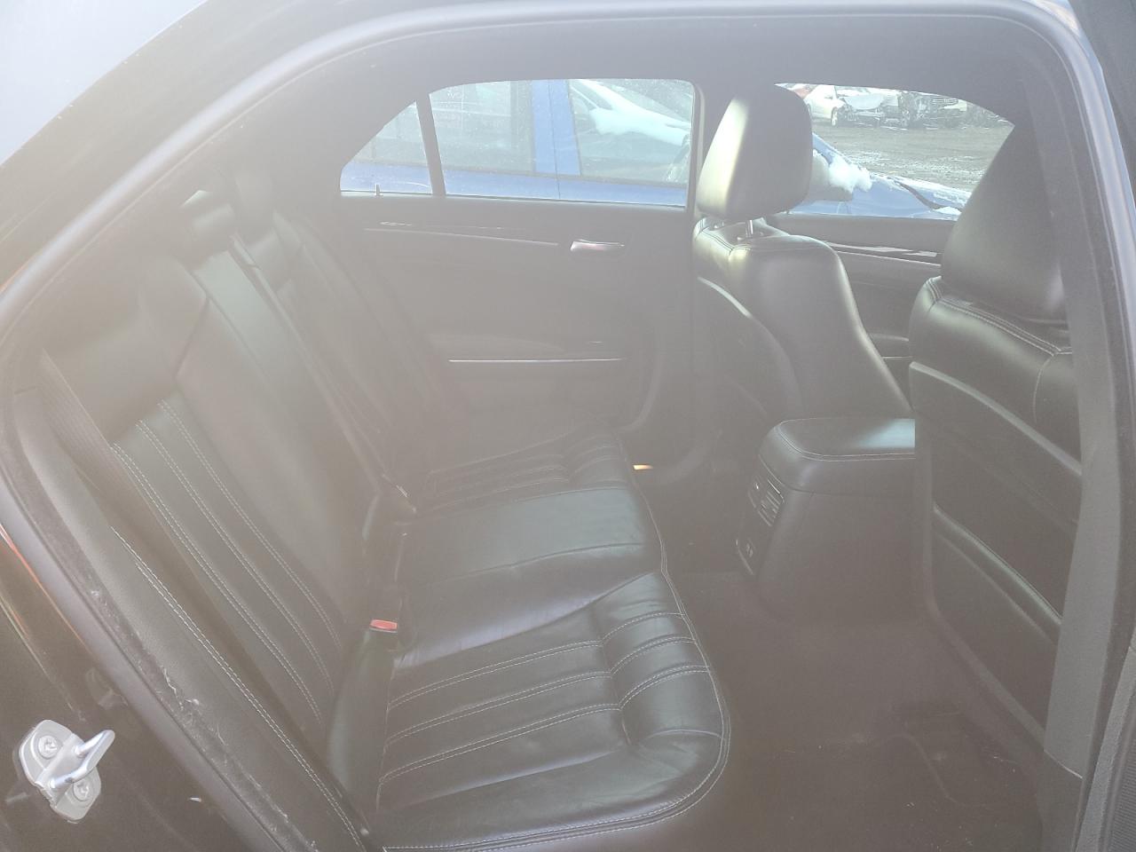 2017 Chrysler 300 - Image 10
