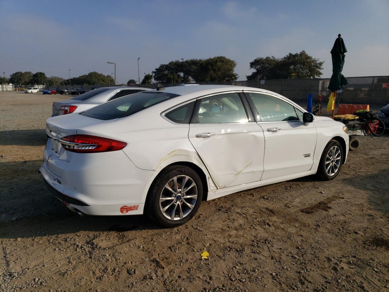 VIN 3FA6P0PU4JR246457 2018 FORD FUSION no.3