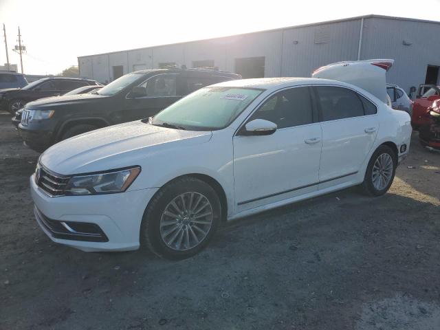  VOLKSWAGEN PASSAT 2017 White