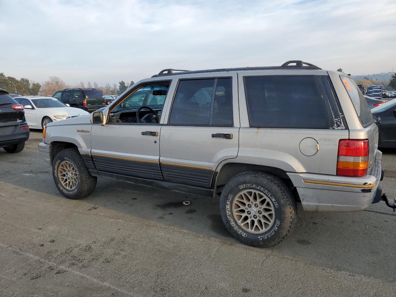 1995 Jeep Grand Cherokee - Image 2
