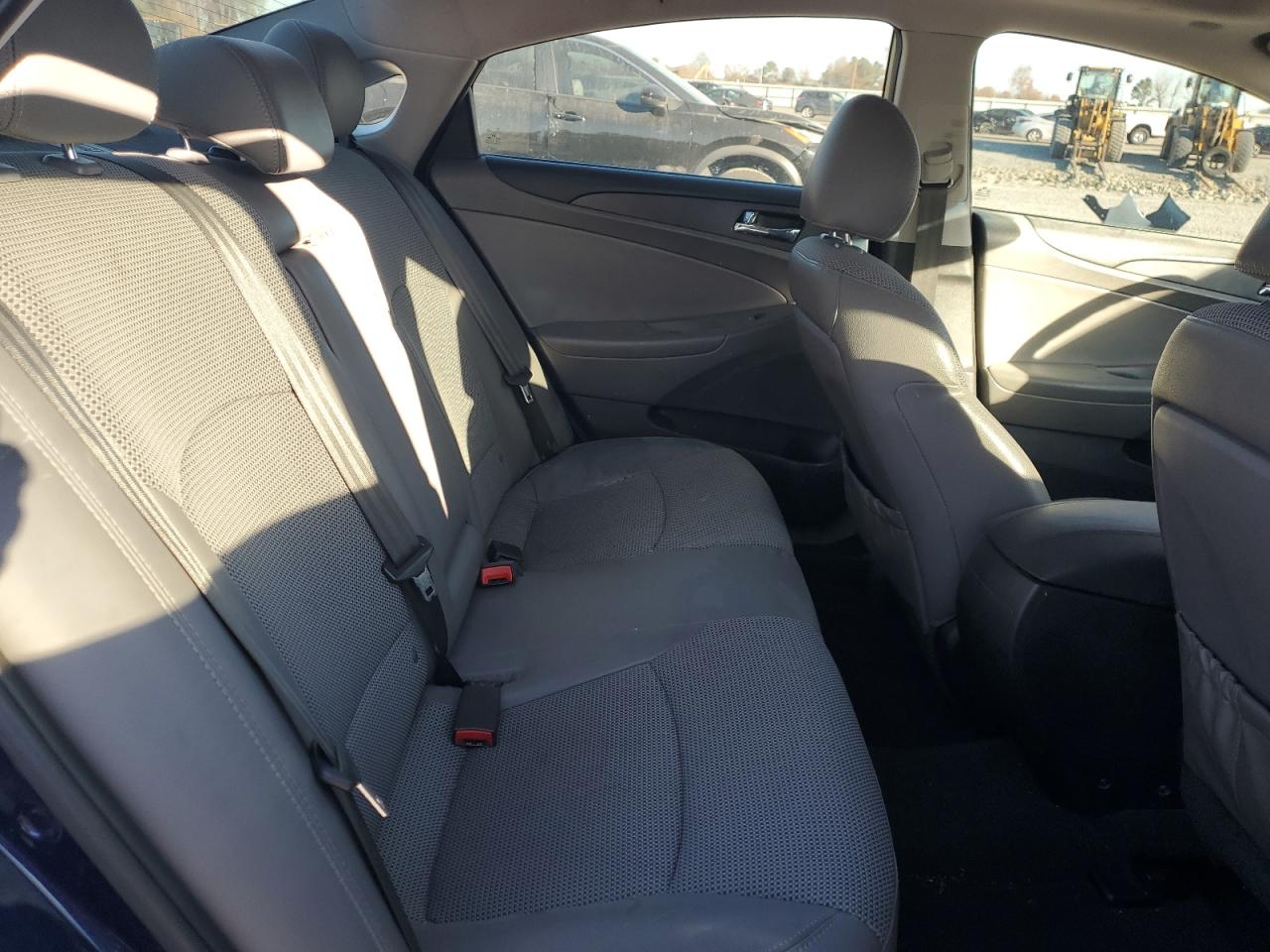 2013 Hyundai Sonata - Image 10