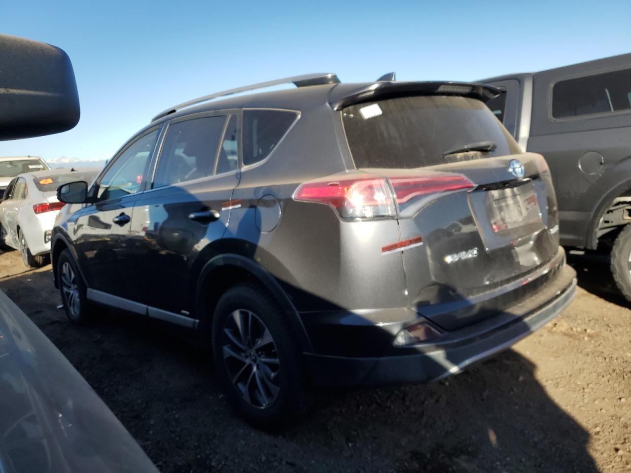 VIN JTMRJREV0JD197744 2018 TOYOTA RAV4 no.2