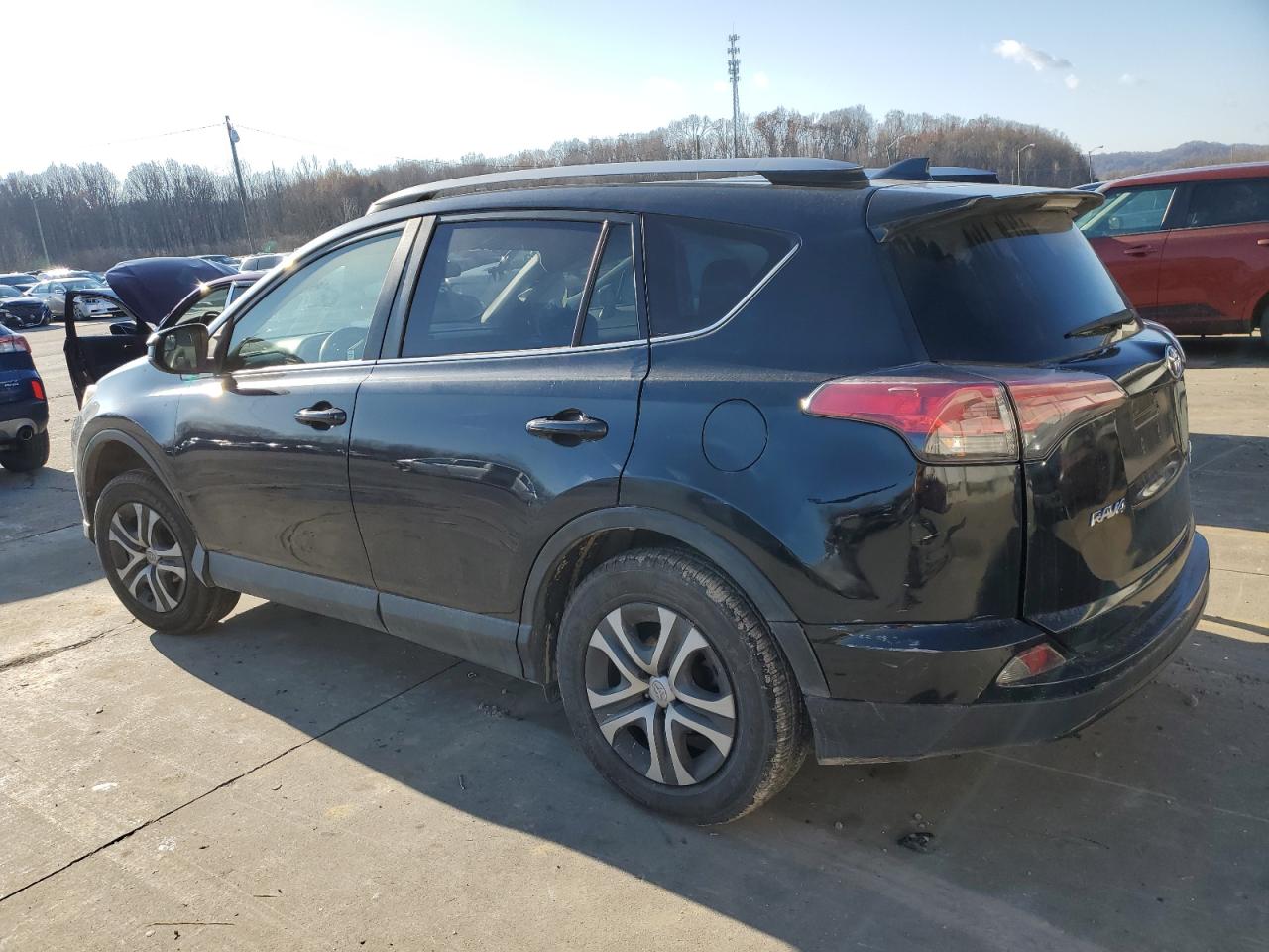 VIN JTMZFREV8JJ741202 2018 TOYOTA RAV4 no.2