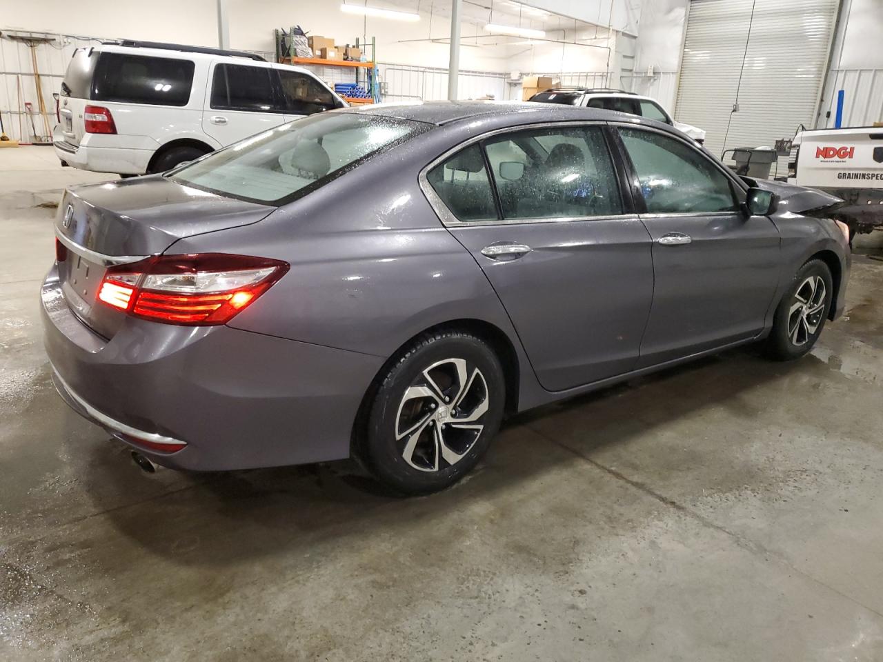 VIN 1HGCR2F32GA069309 2016 HONDA ACCORD no.3