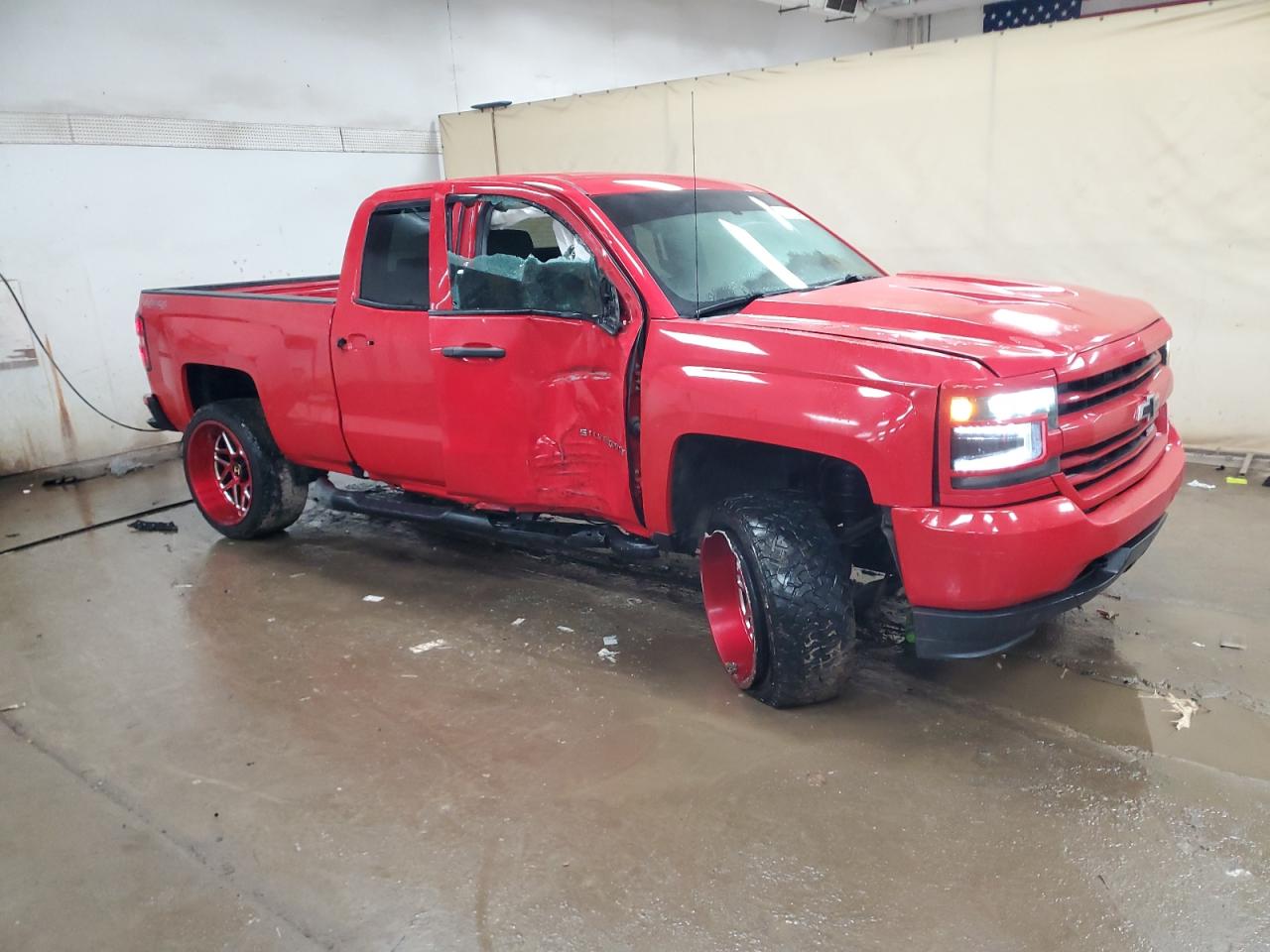 2016 Chevrolet Silverado - Image 4