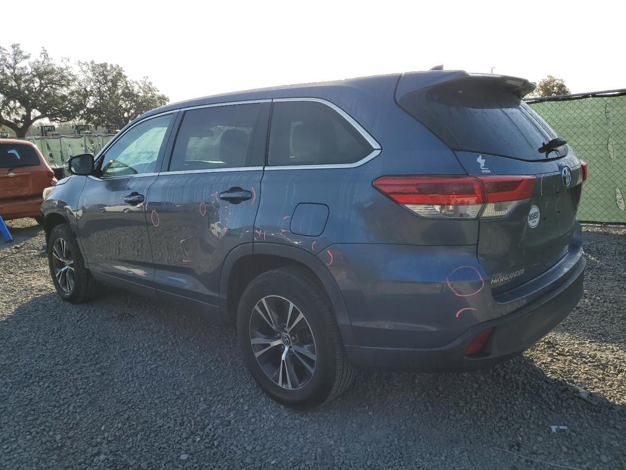 2019 Toyota Highlander - Image 2
