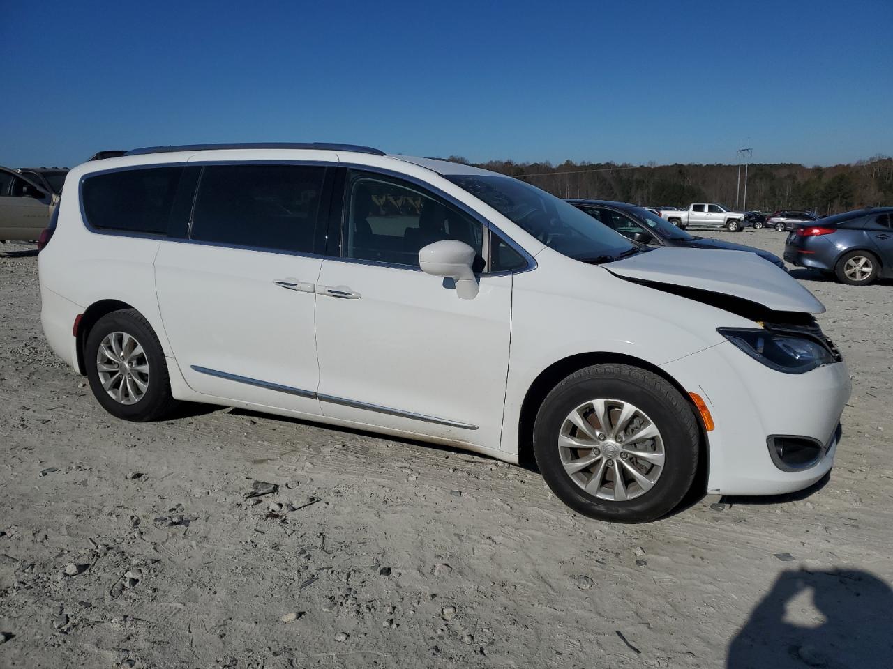 2018 Chrysler Pacifica - Image 4