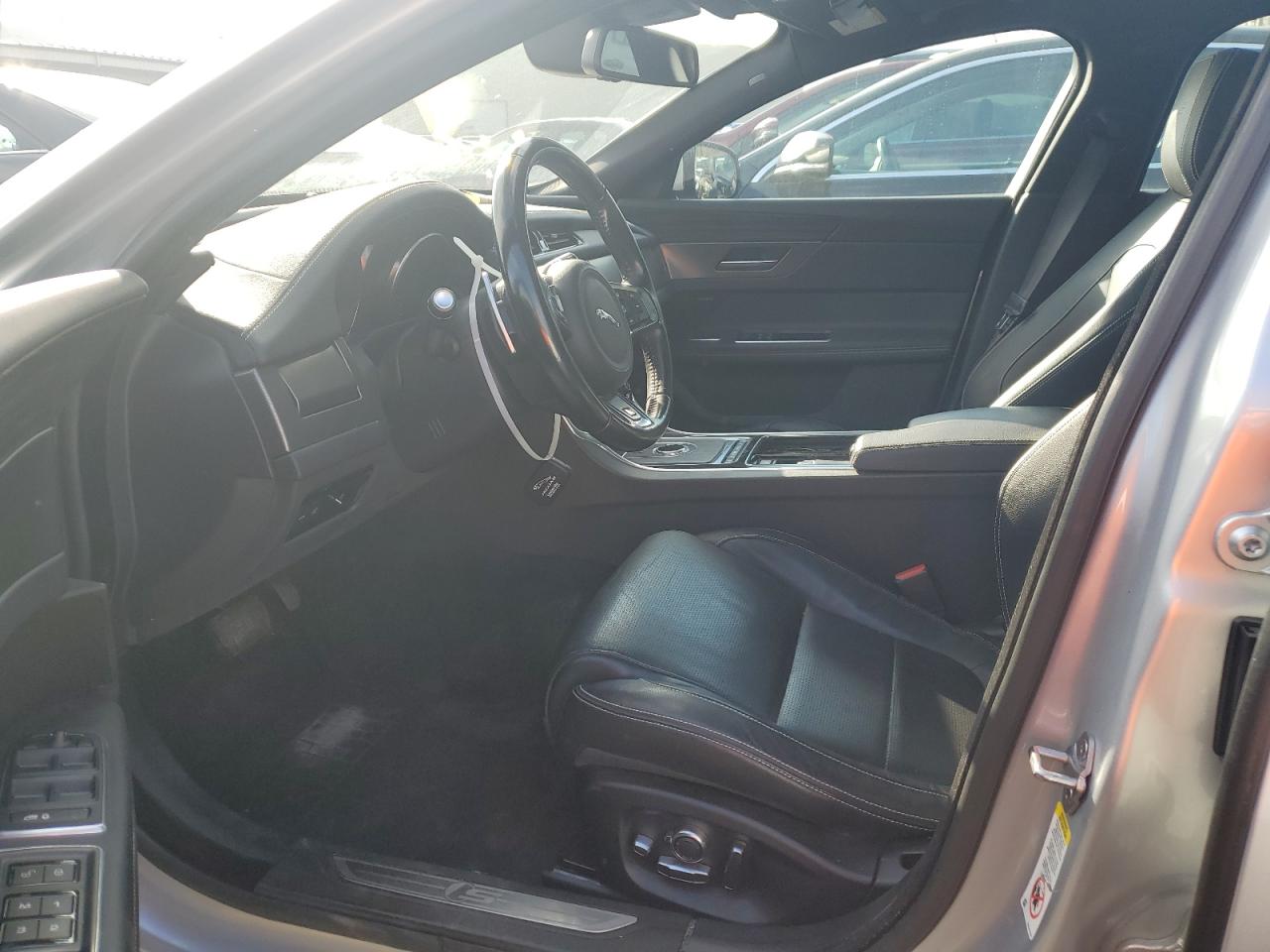 2018 Jaguar XF - Image 7