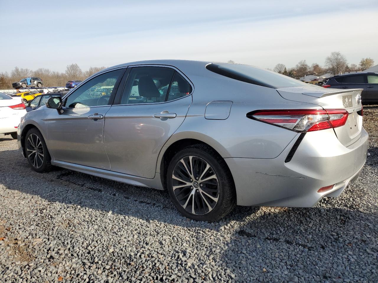 VIN 4T1B11HK8JU668619 2018 TOYOTA CAMRY no.2