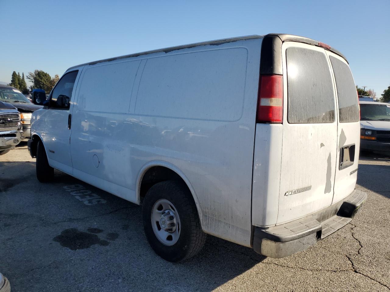 2005 Chevrolet Express - Image 2