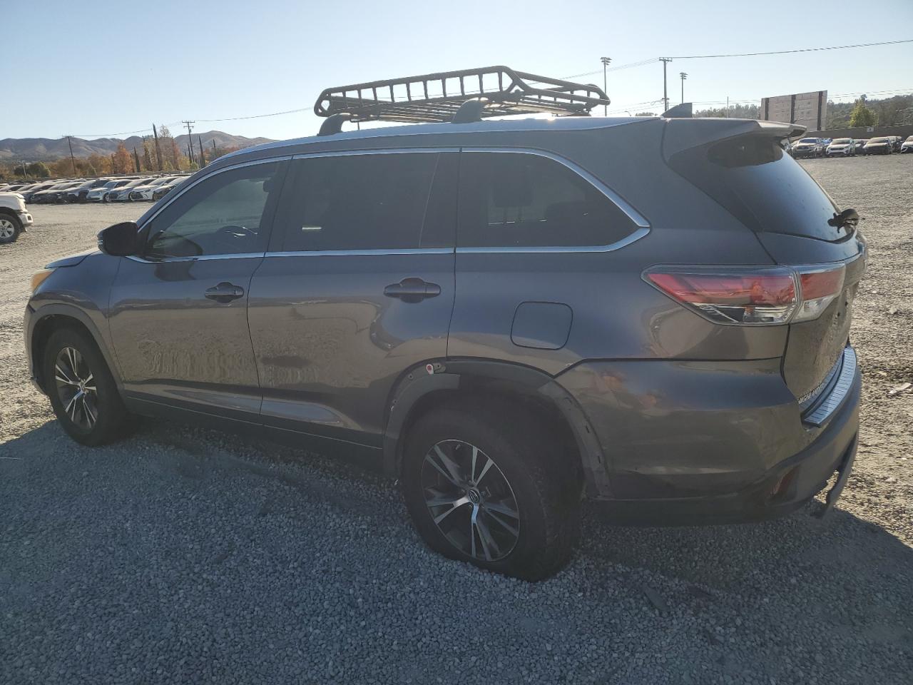 2016 Toyota Highlander - Image 2