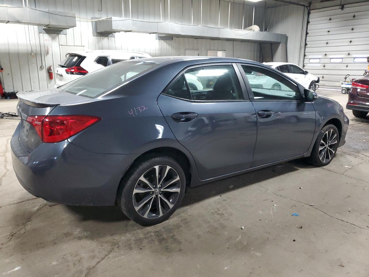 VIN 2T1BURHE7JC019735 2018 TOYOTA COROLLA no.3