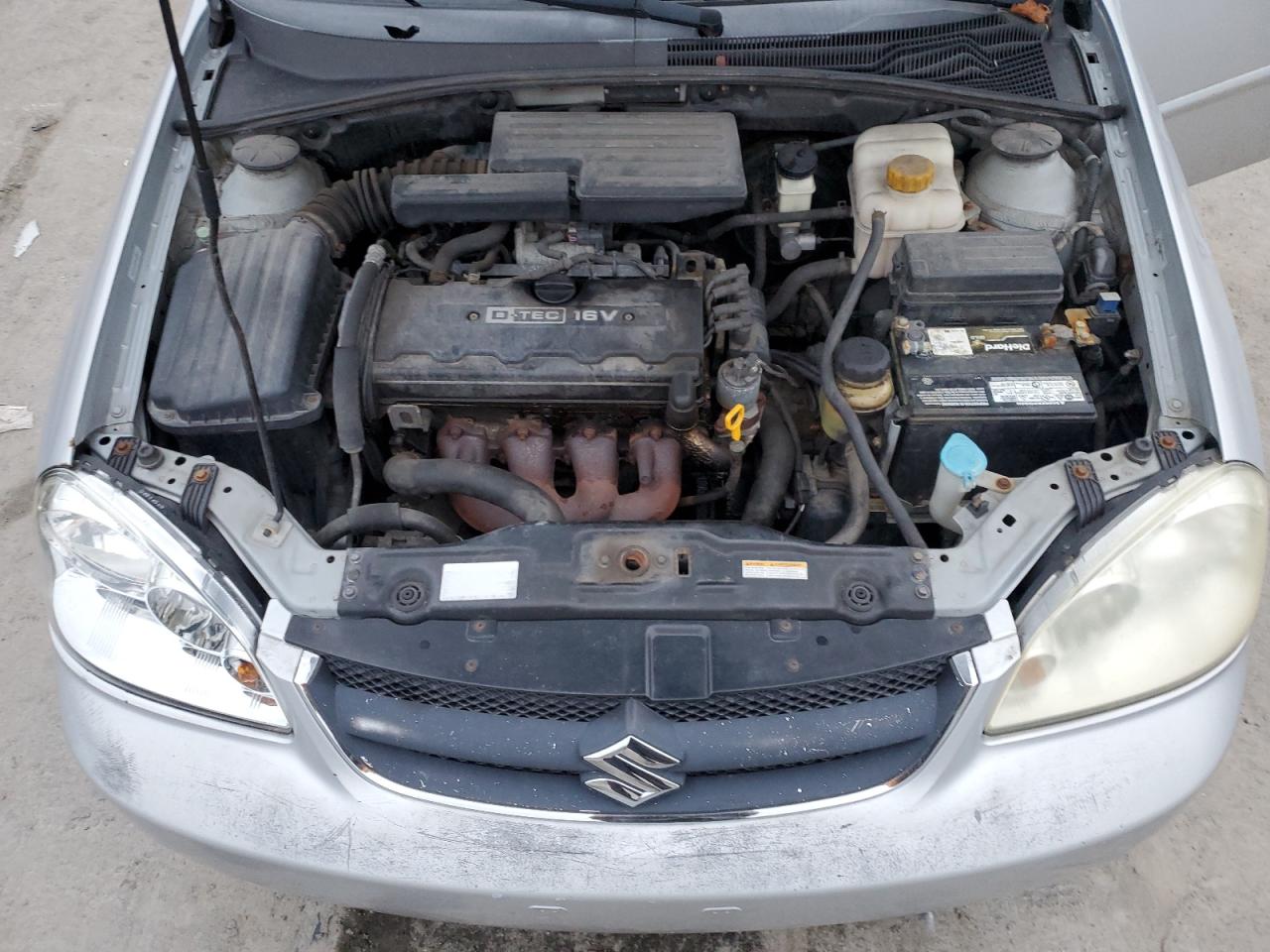 2008 Suzuki Forenza - Image 13