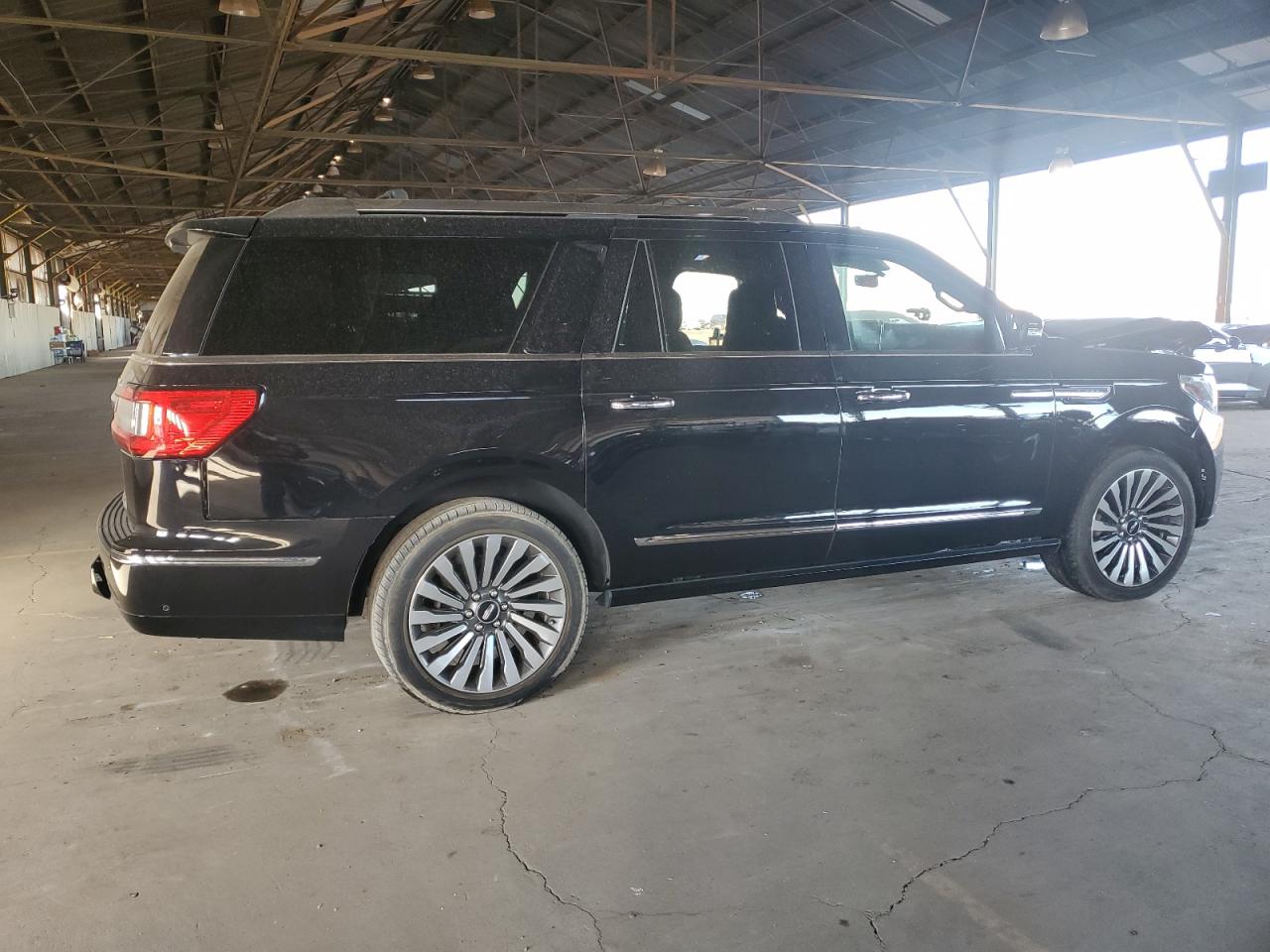 2019 Lincoln Navigator - Image 3