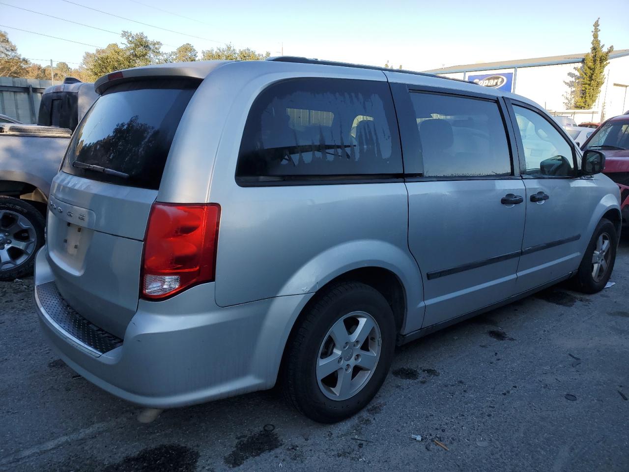 2012 Dodge Caravan - Image 3
