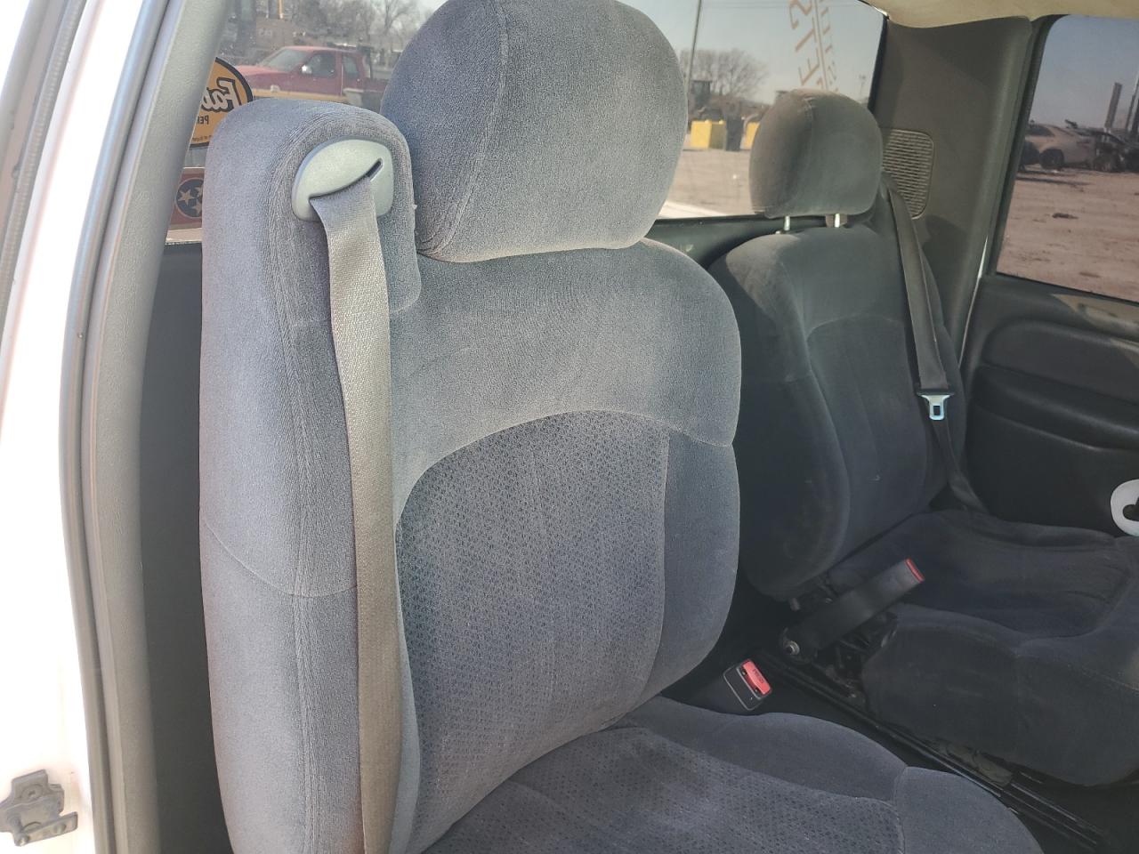 2003 Chevrolet Silverado - Image 10