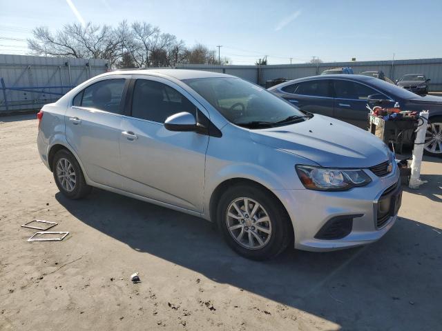Sedans CHEVROLET SONIC 2017 Srebrny