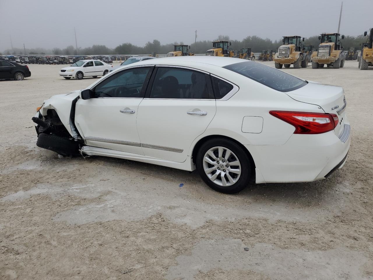 2016 Nissan Altima - Image 2