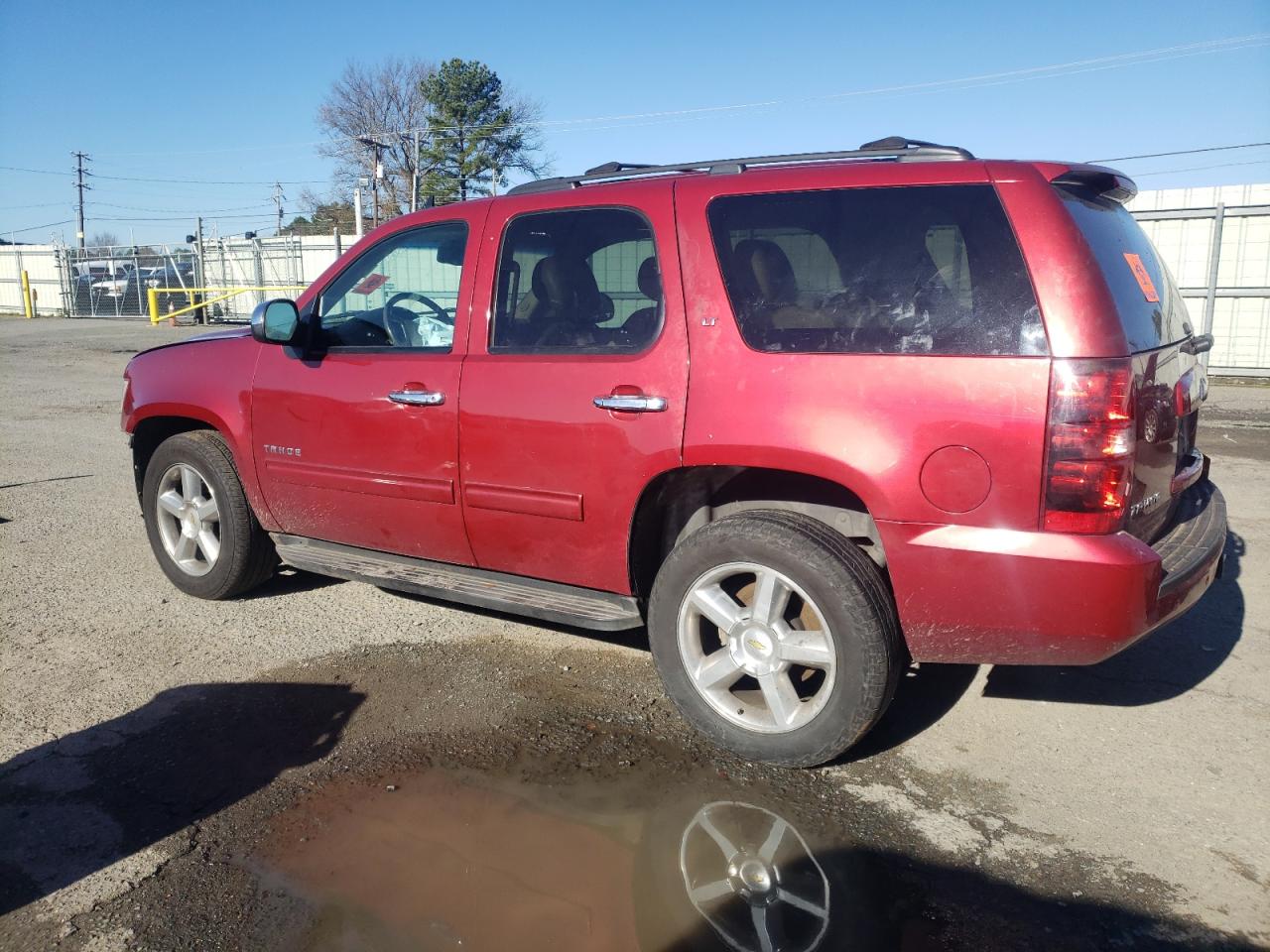 VIN 1GNSCBE06ER208902 2014 CHEVROLET TAHOE no.2