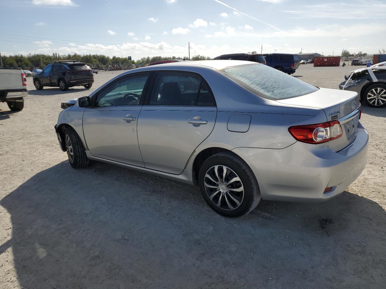 VIN 5YFBU4EE1DP113797 2013 TOYOTA COROLLA no.2